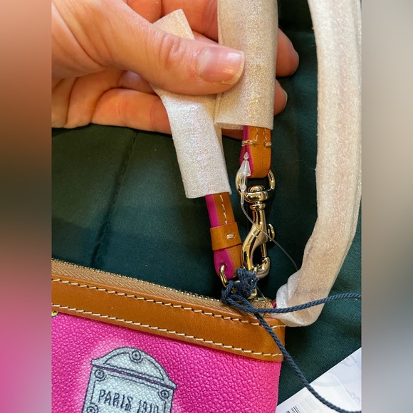 NWT Dooney & Burke Disney Aristocats Pink Wristlet/ Zip Wallet - Picture 4 of 11